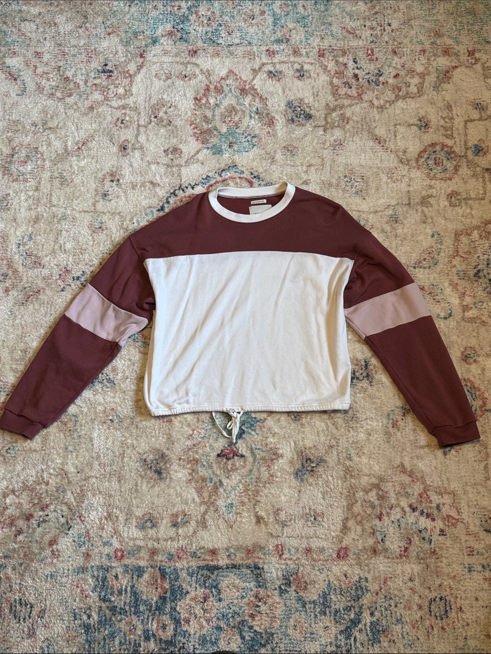 American Eagle Maroon and Cream Crewneck Sweatshirt